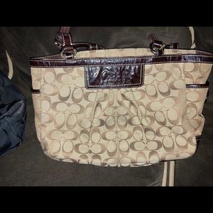 Medium size tote coach purse